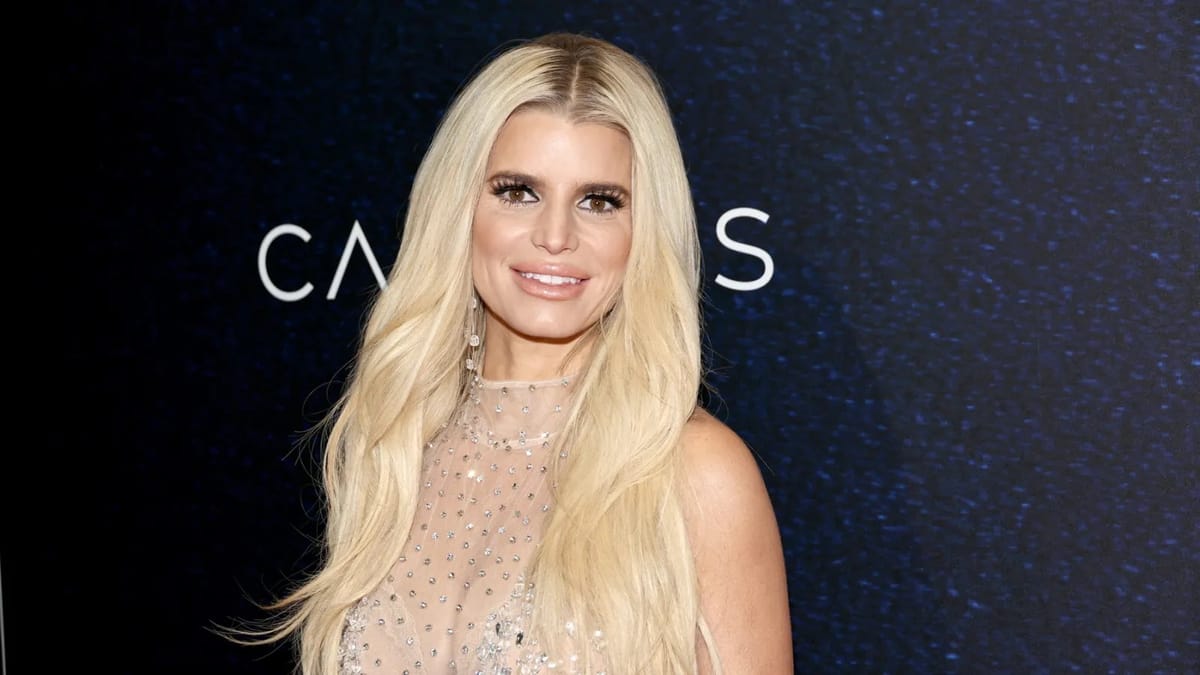 Jessica Simpson: "If you want a good vocal, you got to drink snake sperm"