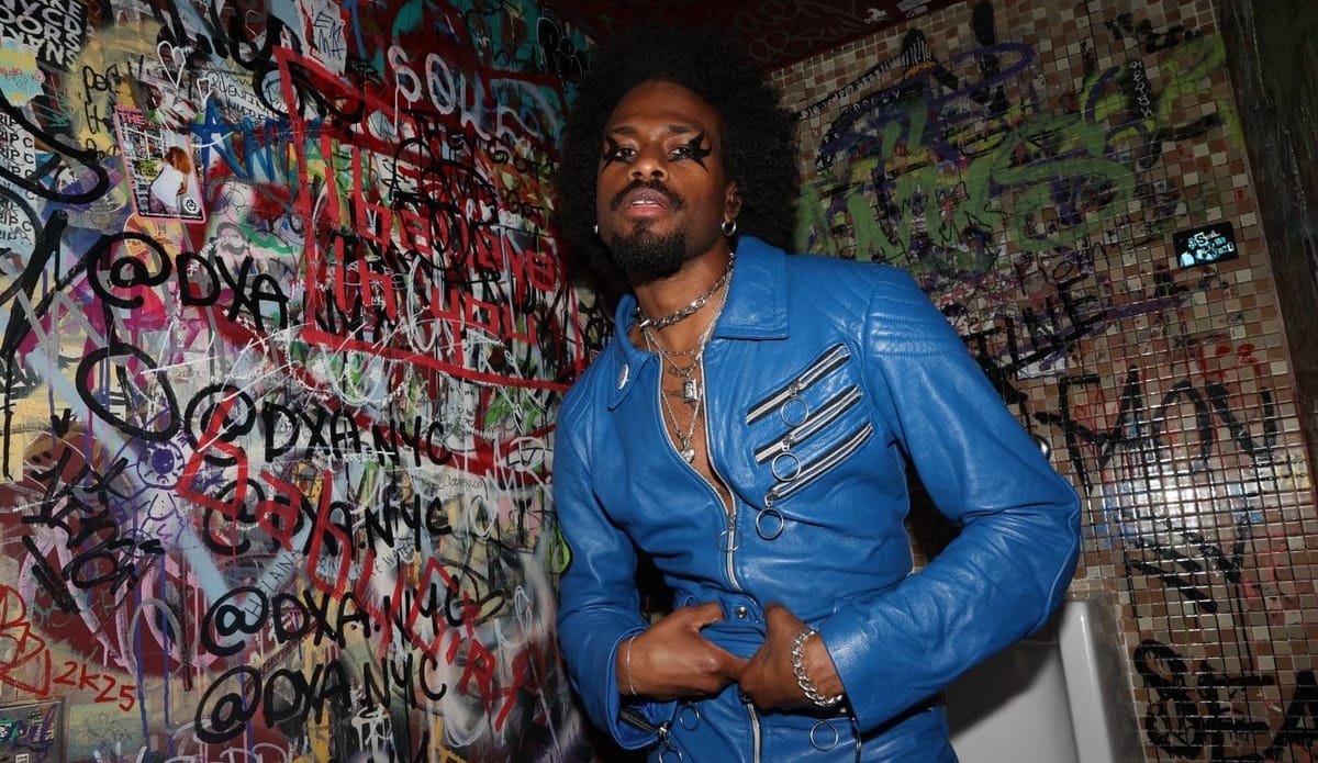 Duckwrth unveils new music video for "Escapist"