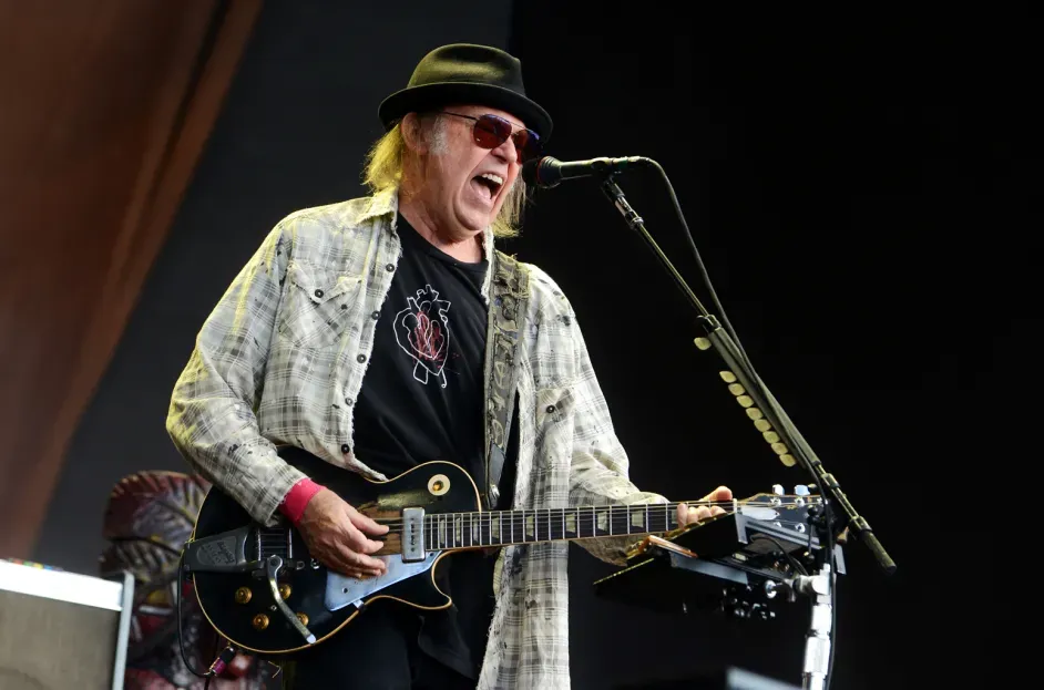Neil Young fears he won’t be allowed back in U.S. after European tour for criticizing Trump