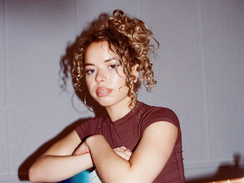 Nilüfer Yanya returns with "Cold Heart"