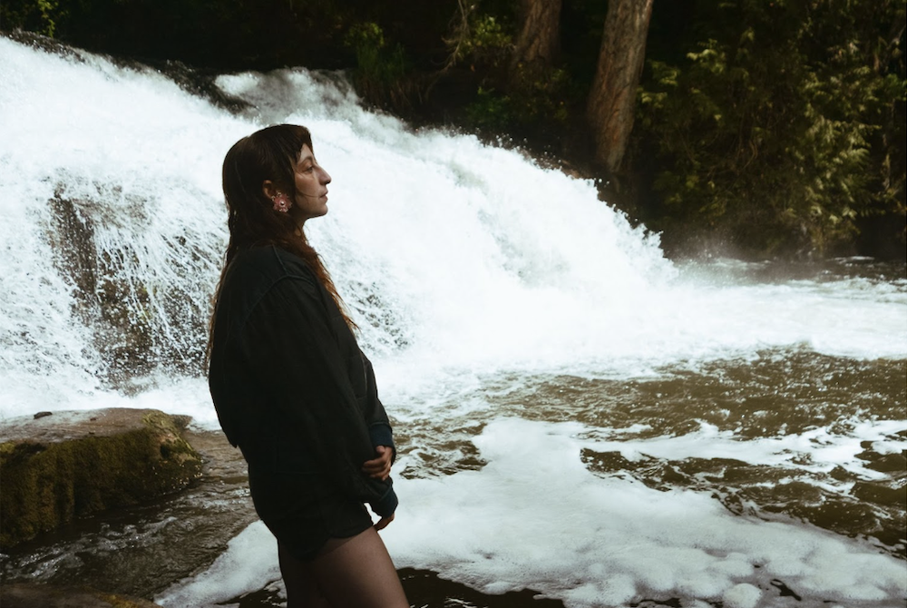 Ora Cogan shares the title track of upcoming EP ‘Bury Me’ ahead of European tour