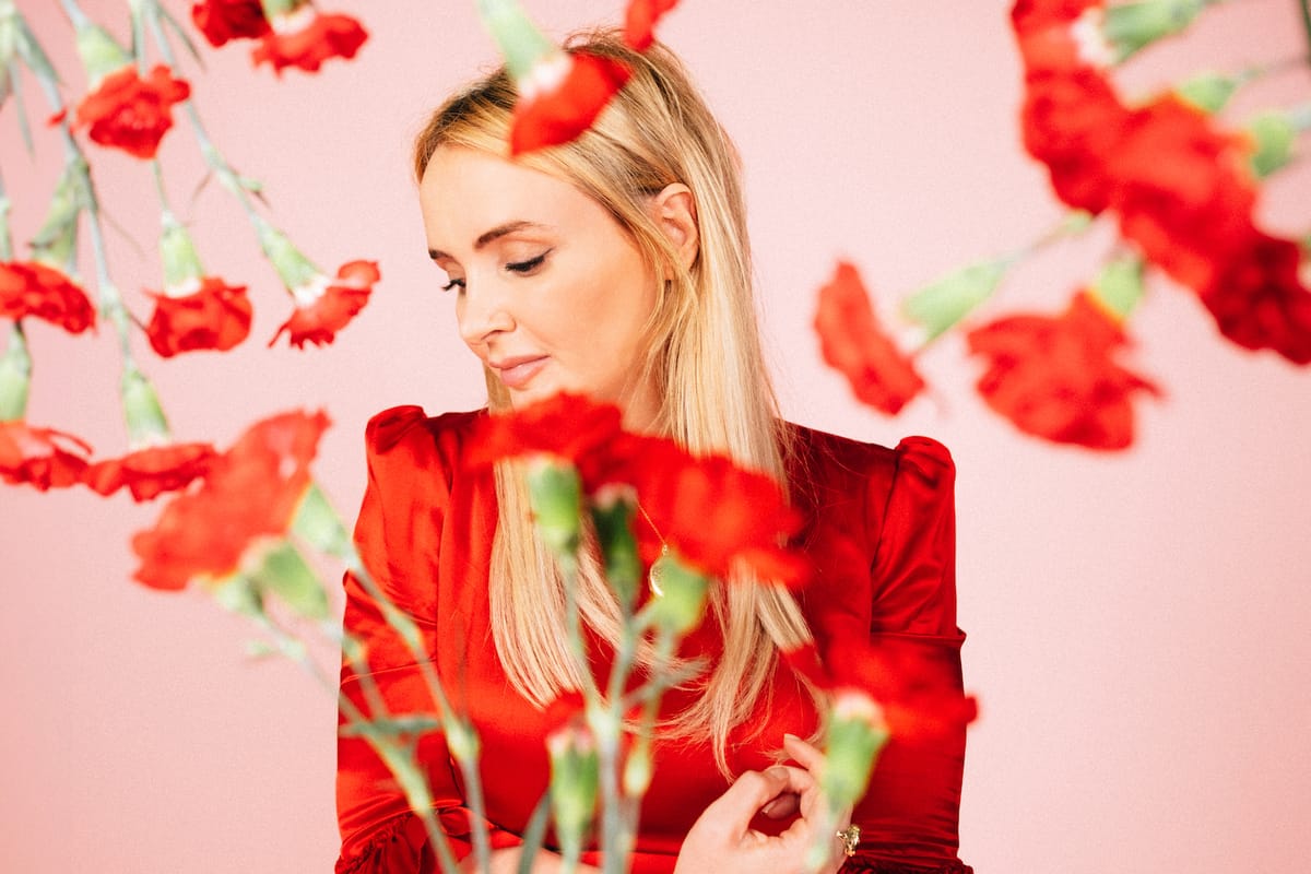 Emma Swift announces first album in 5 years with new single "No Happy Endings"