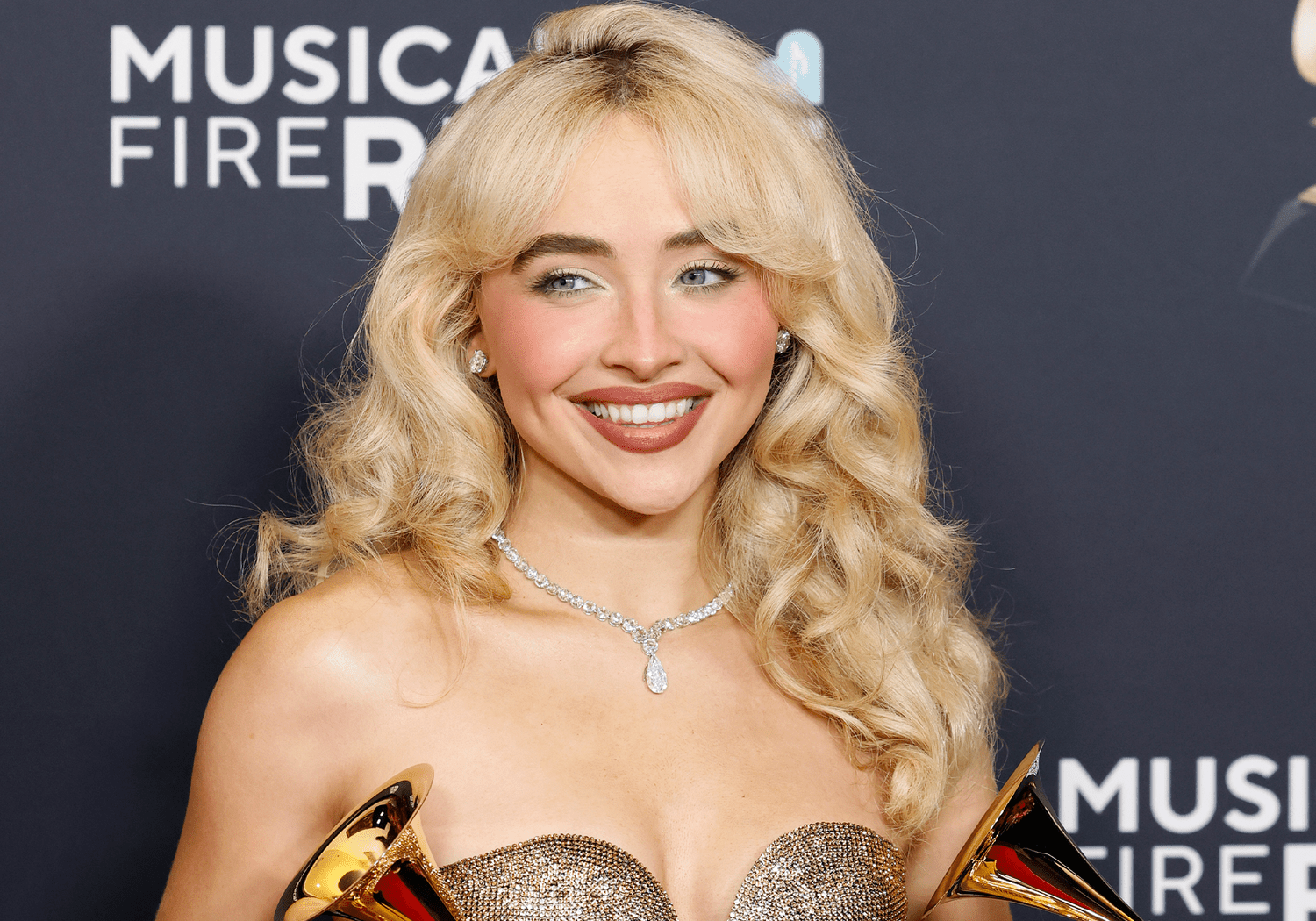 Sabrina Carpenter announces new single "Manchild"