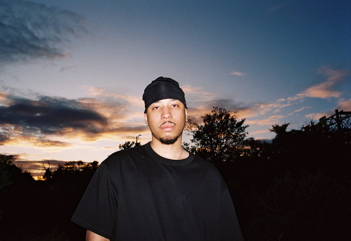 Low.bō releases new single "blur" & reveals new album's title, 'husk'