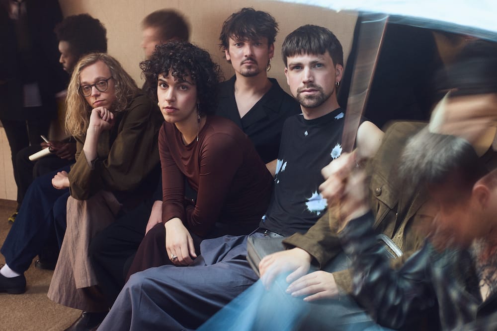 Ão share hot-blooded new song "Talvez"