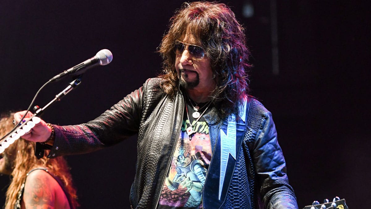 Founding KISS guitarist Ace Frehley dead at 74