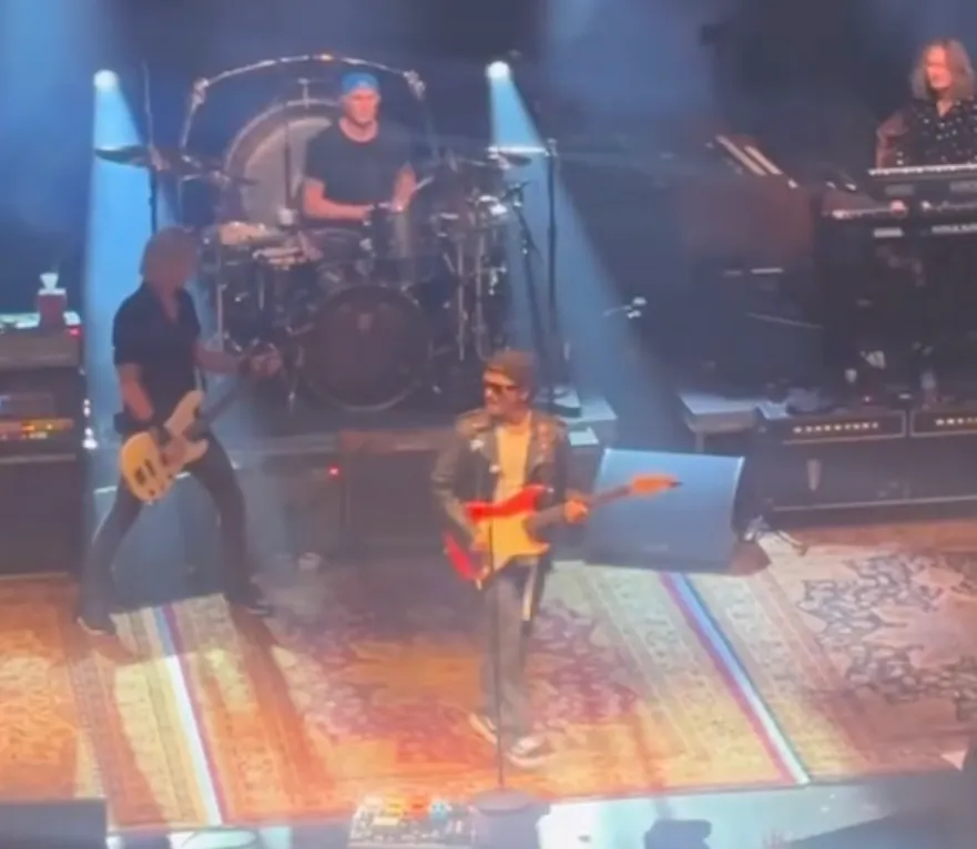 Bruno Mars covers "Smells Like Teen Spirit" with Guns 'N Roses and Red Hot Chili Peppers alumni