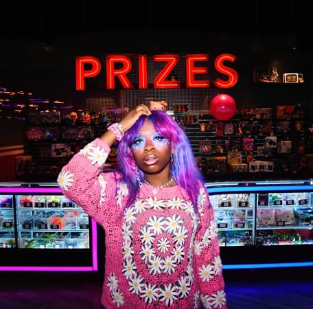 hemlocke springs shares new single, "w-w-w-w-w"