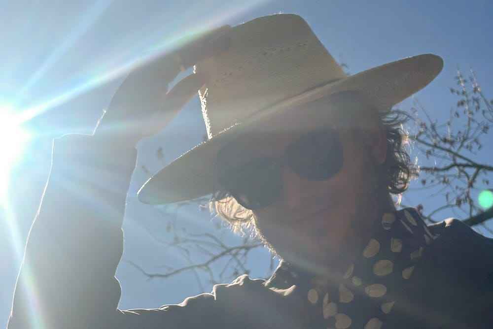 Justin Vernon introduces Bon Dylan, a one-time-only transformation into mid-'90s Bob