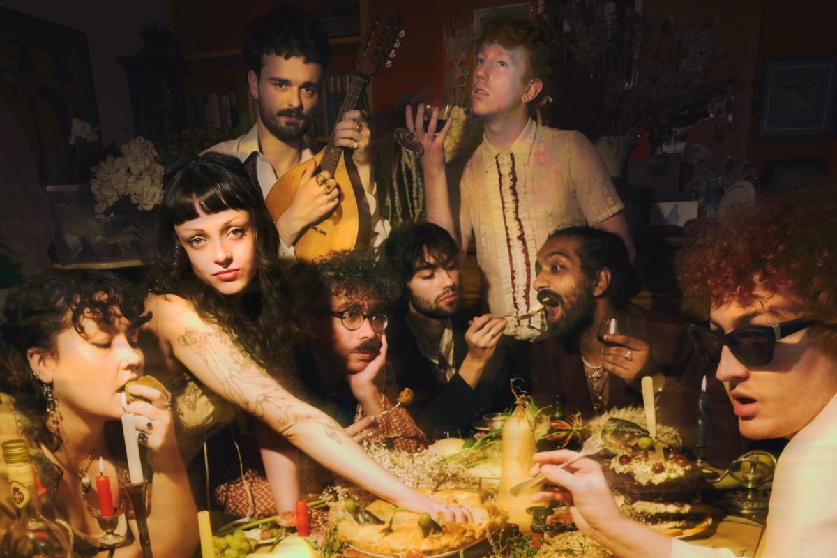 Mandrake Handshake share new single "En Vol"