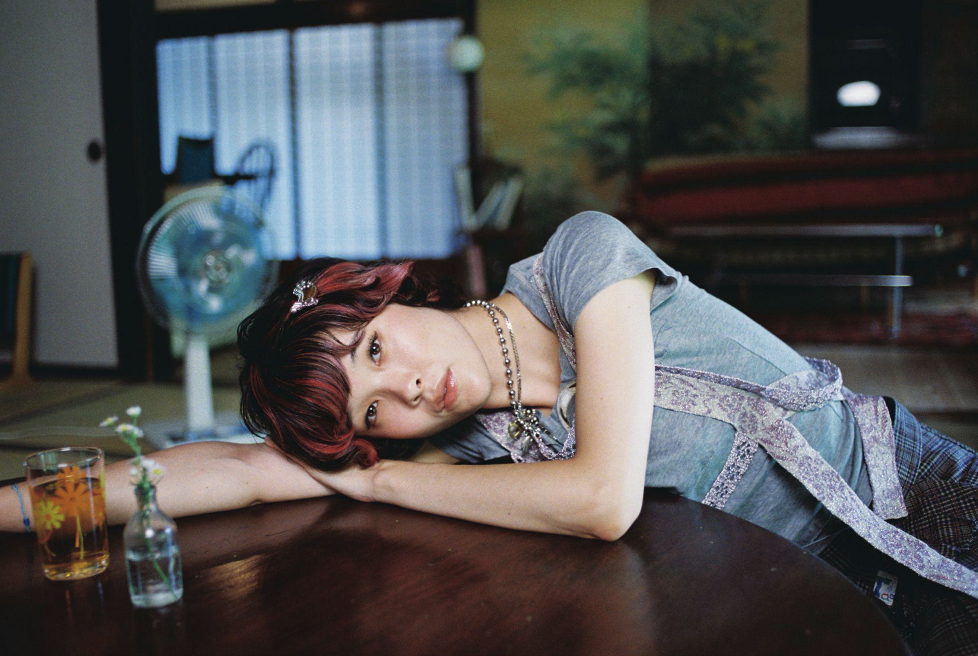 Mei Semones shares new single “2 Hands” from upcoming album ‘Howl’