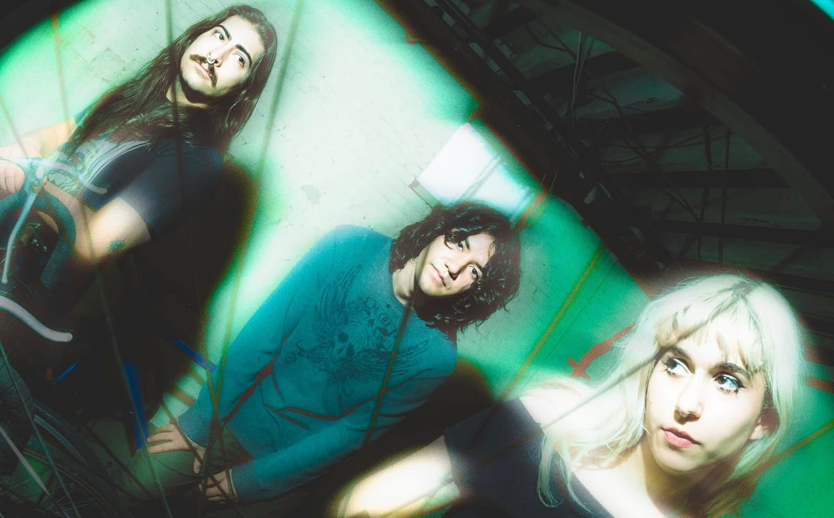 Deux Visages release new dreampop single "Pixelate"