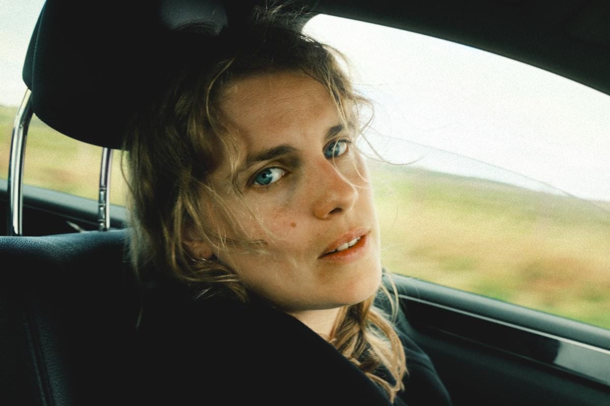 Marika Hackman announces new album ‘False Dogs,’ shares new single “33”