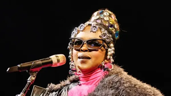 Fugees singer Lauryn Hill surprises high school reunion with performance