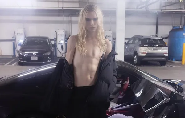 2hollis shows off his "style" in new single