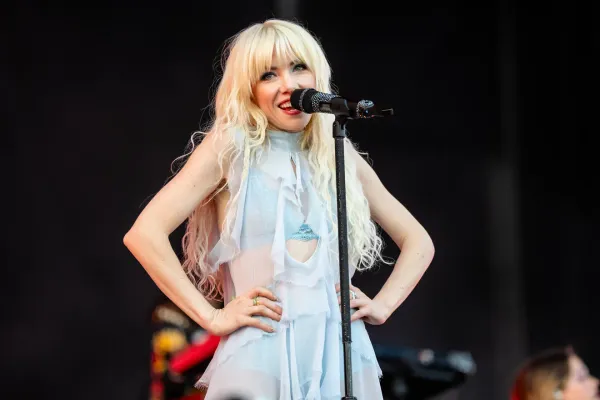 Carly Rae Jepsen and Lena Dunham to adapt '10 Things I Hate About You' for Broadway