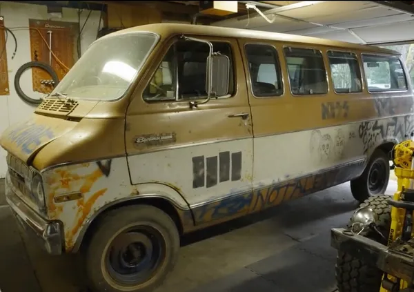 Former Melvins tour van with Kurt Cobain artwork to be destroyed for auction