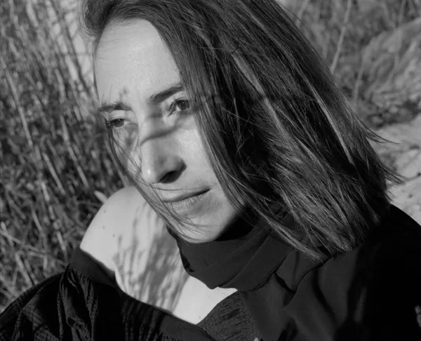 Maia Friedman reveals minimalistic new single "In A Dream It Could Happen"