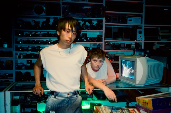 Cafuné and Riovaz team up on "Temporary Lover"