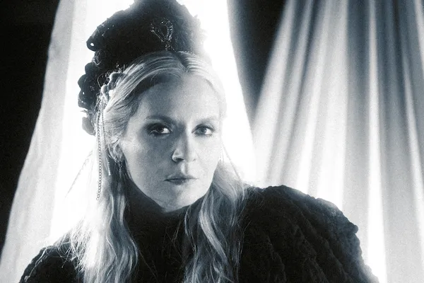 Eivør returns with new single "Healer" and announces huge tour