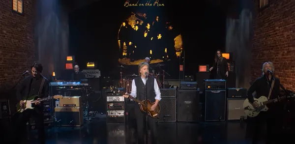 Paul McCartney serenades SNL fans with rare 3-song performance