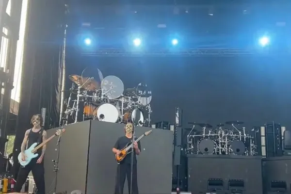 Poppy's band performs instrumental set after singer sidelined by wildfire smoke