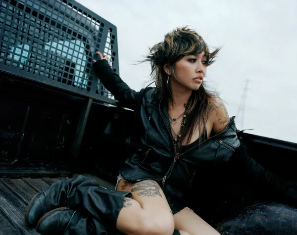 beabadoobee shares slow-burn rocker "Switchblade"