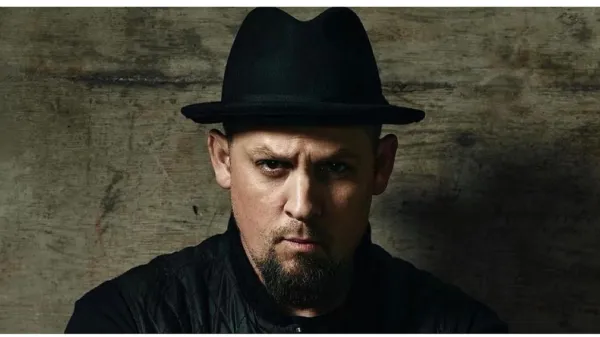 Joel Madden takes an axe to music journalism, then joins Hilary Duff onstage